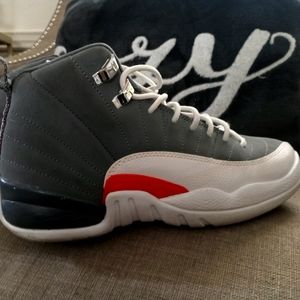 Jordan Retro 12's cool Grey
